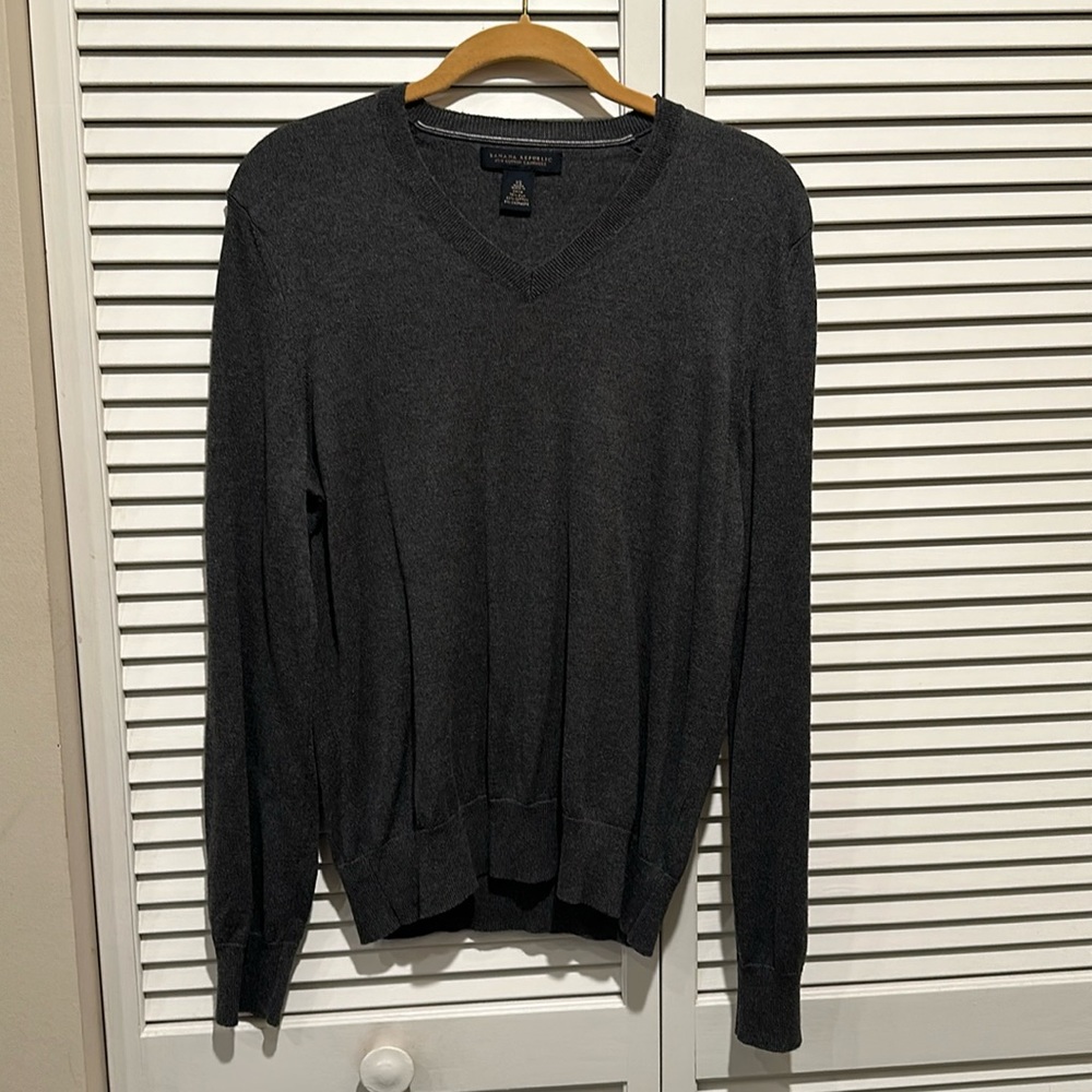 Banana Republic silk, cotton, cashmere, long sleeve sweater. Dark gray. XS